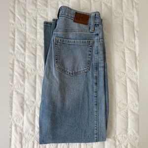 Hollister Light Wash High-Rise Dad Jeans - Pale Blue